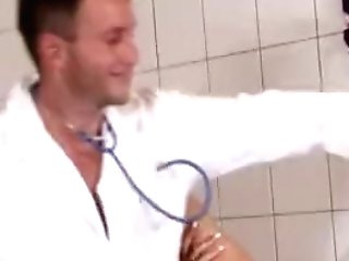 Lady Gets Her Vagina Spread And Creampied By The Doc