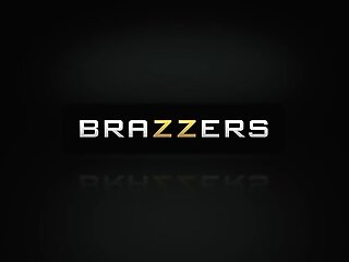 Checking In With Johnny Sins, Amber Lynn - Brazzers